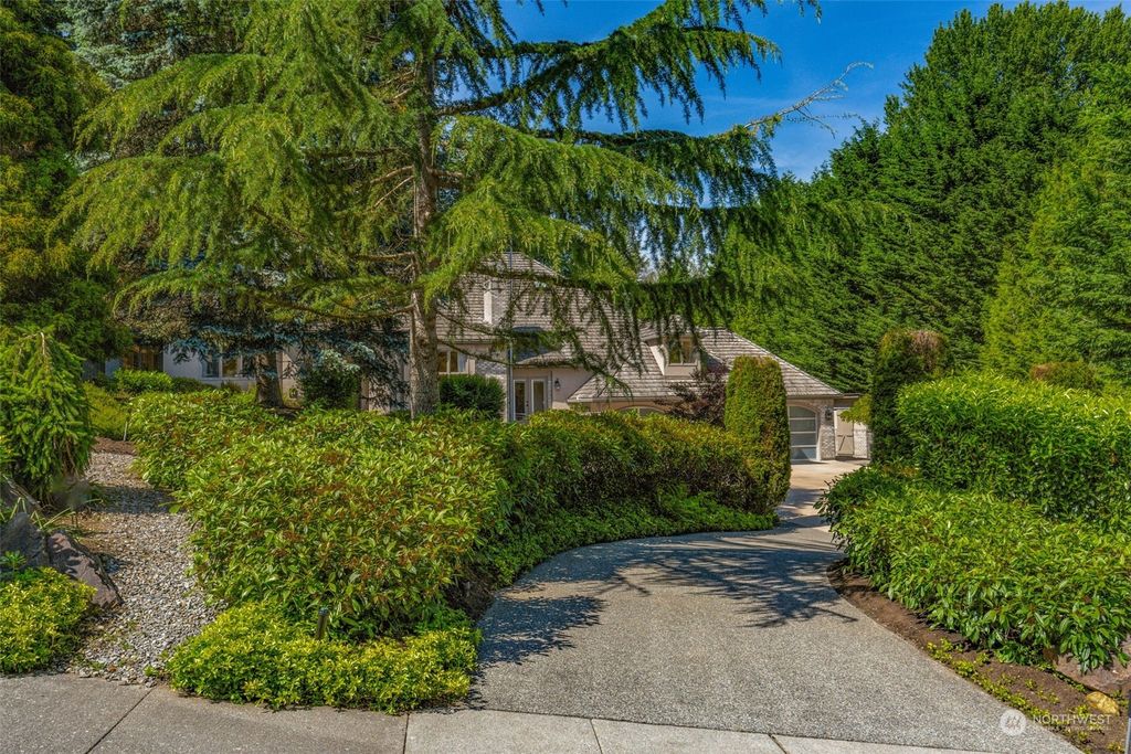 Photo of 13978 NE 31ST Place, Bellevue, WA 98005 (MLS # 2247645)