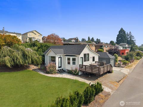 Photo of 1315 S 7th St ST, Renton, WA 98057 (MLS # 2565292)