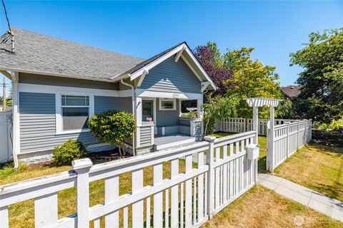 Photo of 1506 12th Street, Anacortes, WA 98221 (MLS # 2467873)