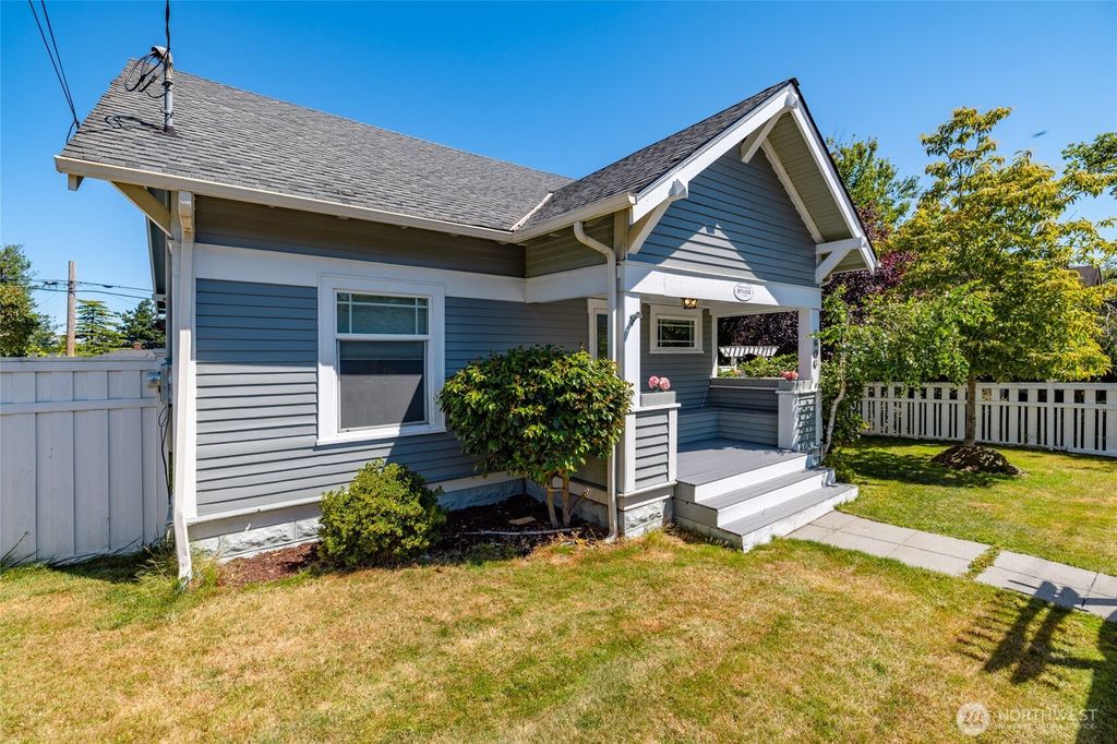 Photo of 1506 12th Street, Anacortes, WA 98221 (MLS # 2467873)