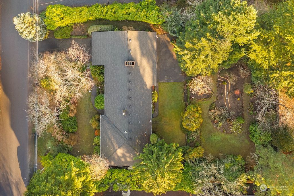 Photo of 4024 85TH Avenue SE, Mercer Island, WA 98040 (MLS # 2318207)
