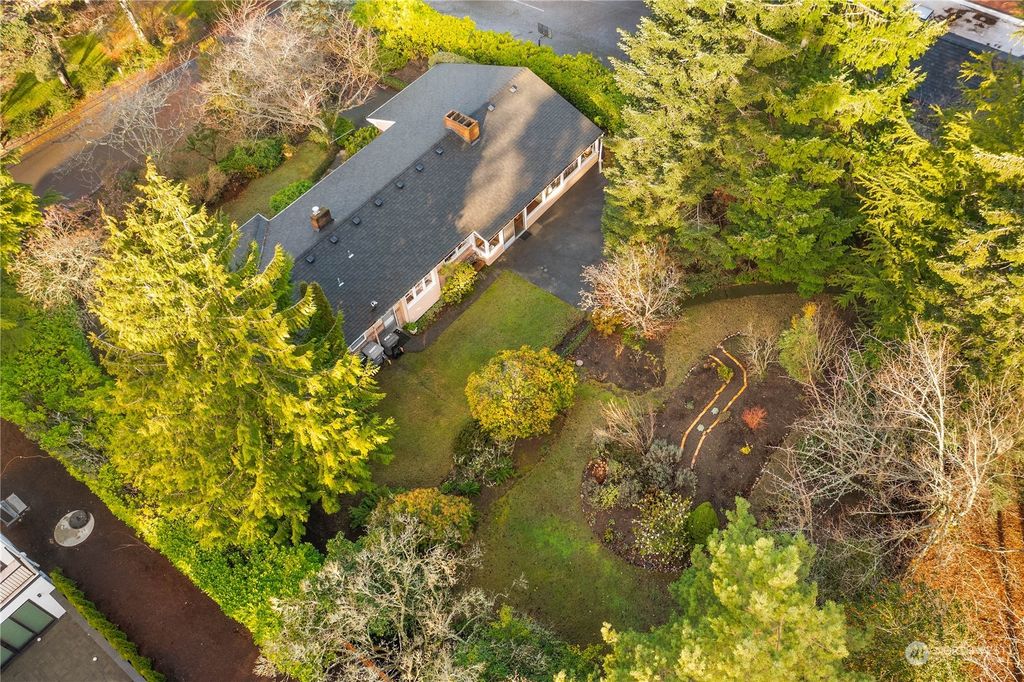 Photo of 4024 85TH Avenue SE, Mercer Island, WA 98040 (MLS # 2318207)