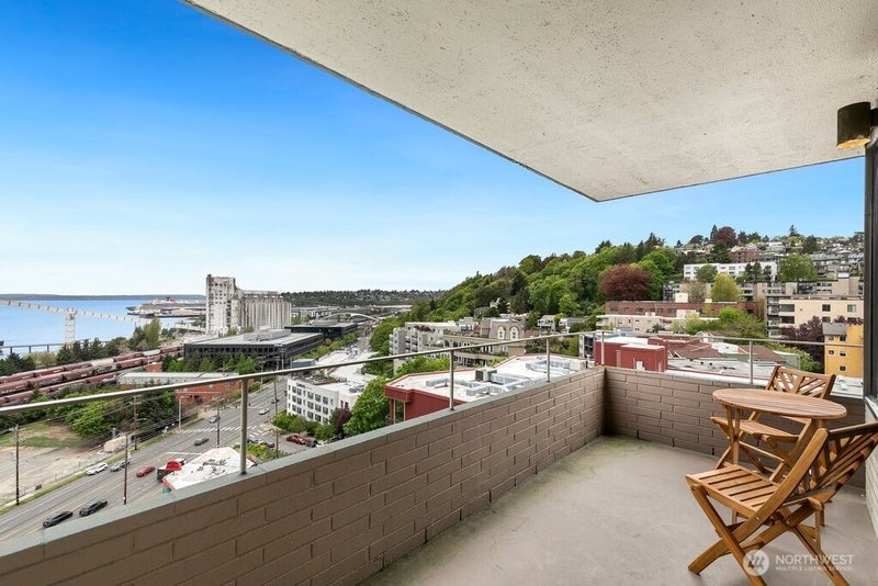 521 5th Avenue W 805