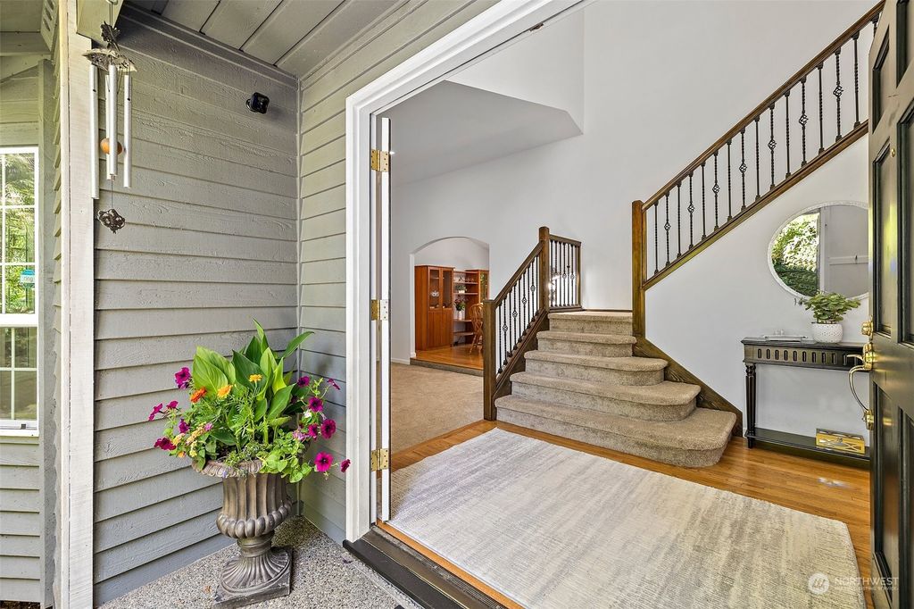 Photo of 22715 NE 25th Way, Sammamish, WA 98074 (MLS # 2136836)
