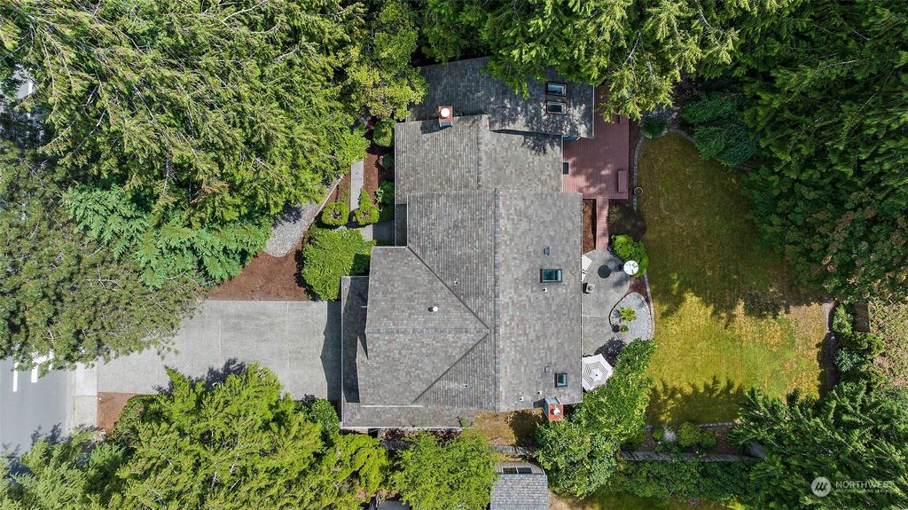 Photo of 22715 NE 25th Way, Sammamish, WA 98074 (MLS # 2136836)