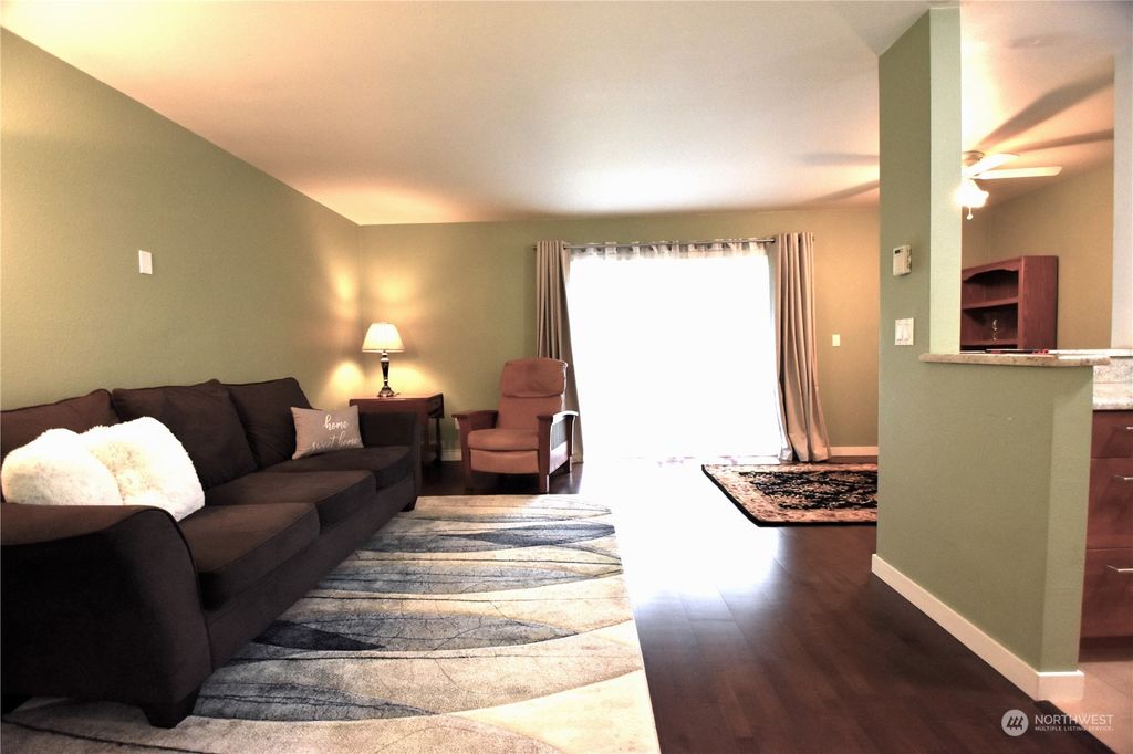 Photo of 12429 NE 130th Ct Ct #G101, Kirkland, WA 98034 (MLS # 2181701)