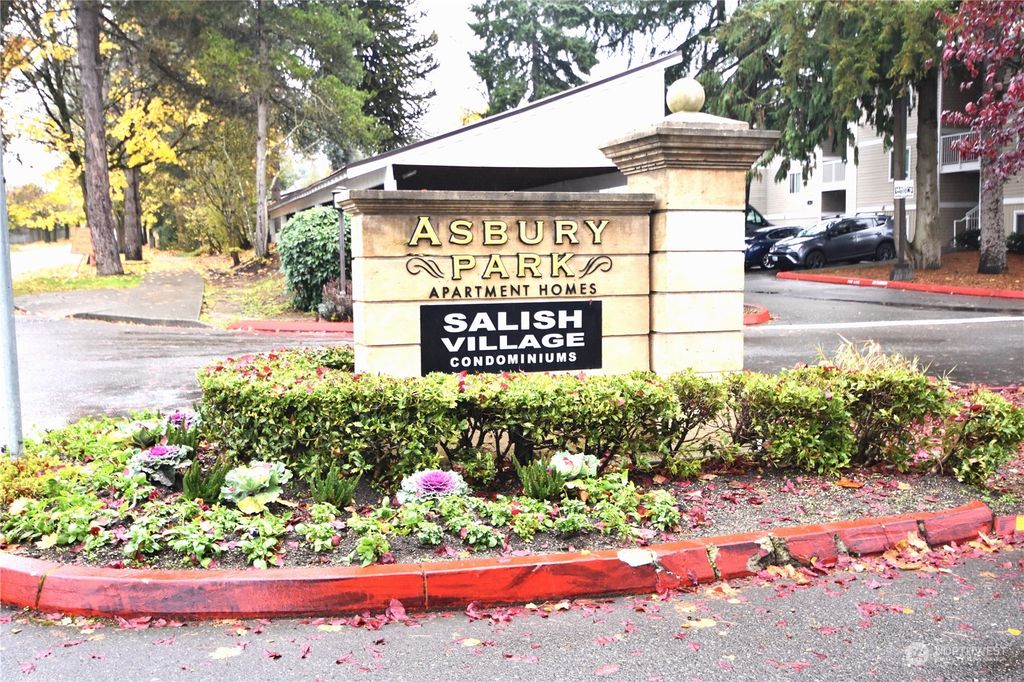 Photo of 12429 NE 130th Ct Ct #G101, Kirkland, WA 98034 (MLS # 2181701)