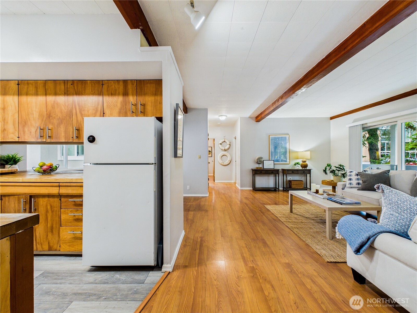 465 Winslow Way E 206