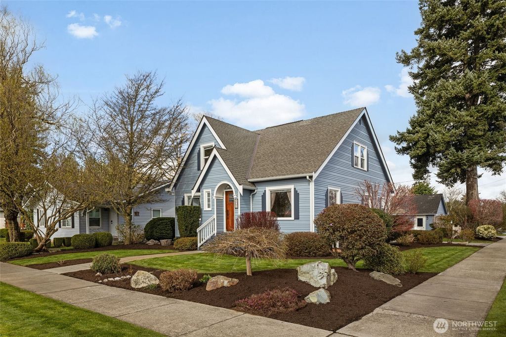 Photo of 802 Edson Street, Lynden, WA 98264 (MLS # 2500043)