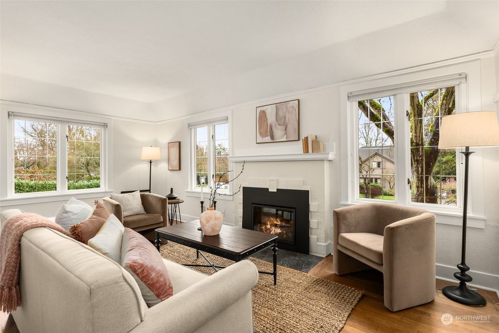 Photo of 1509 McGilvra Boulevard E, Seattle, WA 98112 (MLS # 2195005)