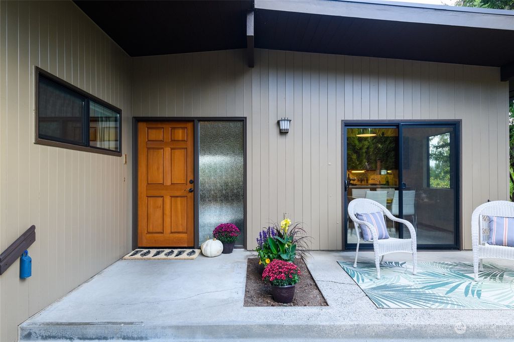 Photo of 18218 58th Avenue NE, Kenmore, WA 98028 (MLS # 2002744)