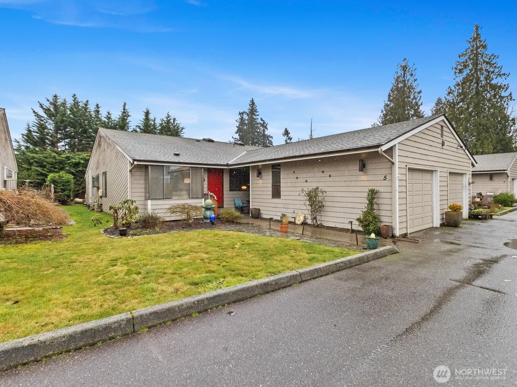Photo of 1333 Beach Ave Ave #5, Marysville, WA 98270 (MLS # 2335953)