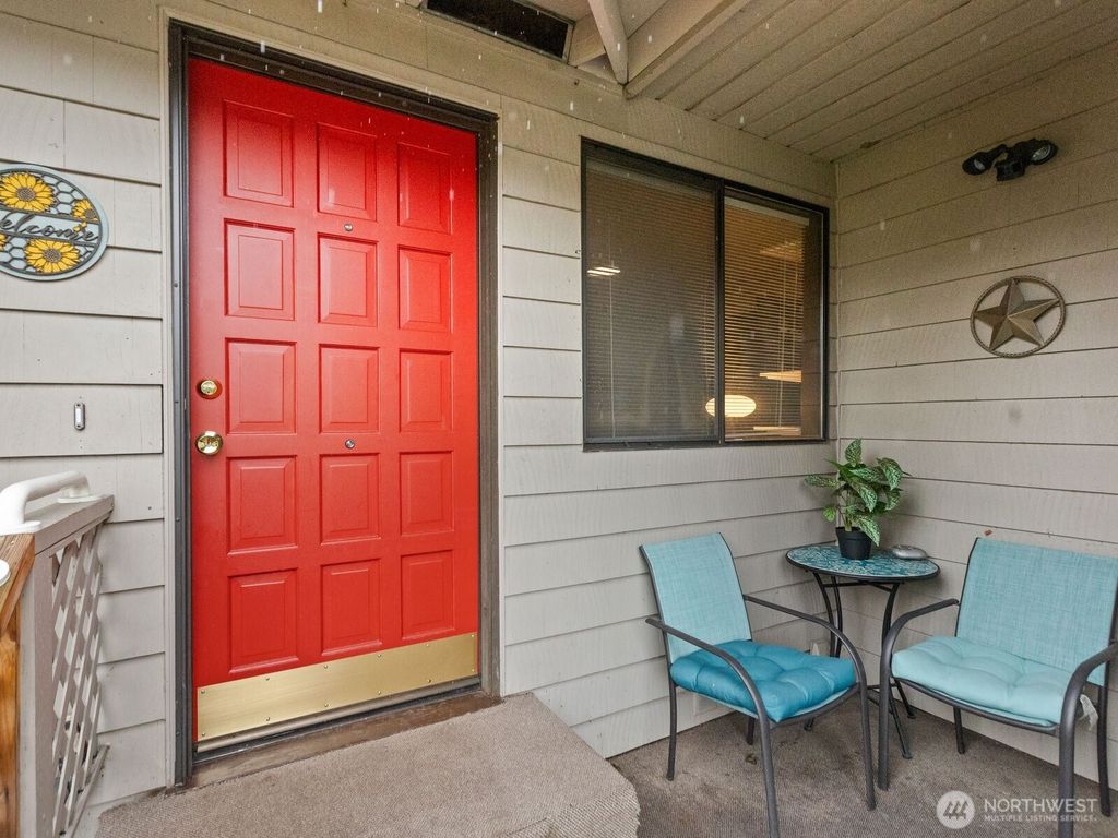 Photo of 1333 Beach Ave Ave #5, Marysville, WA 98270 (MLS # 2335953)