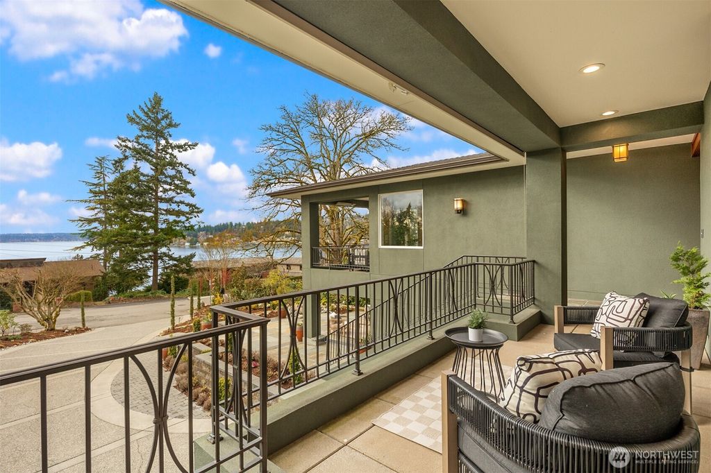 Photo of 1610 10th Street W, Kirkland, WA 98033 (MLS # 2470726)