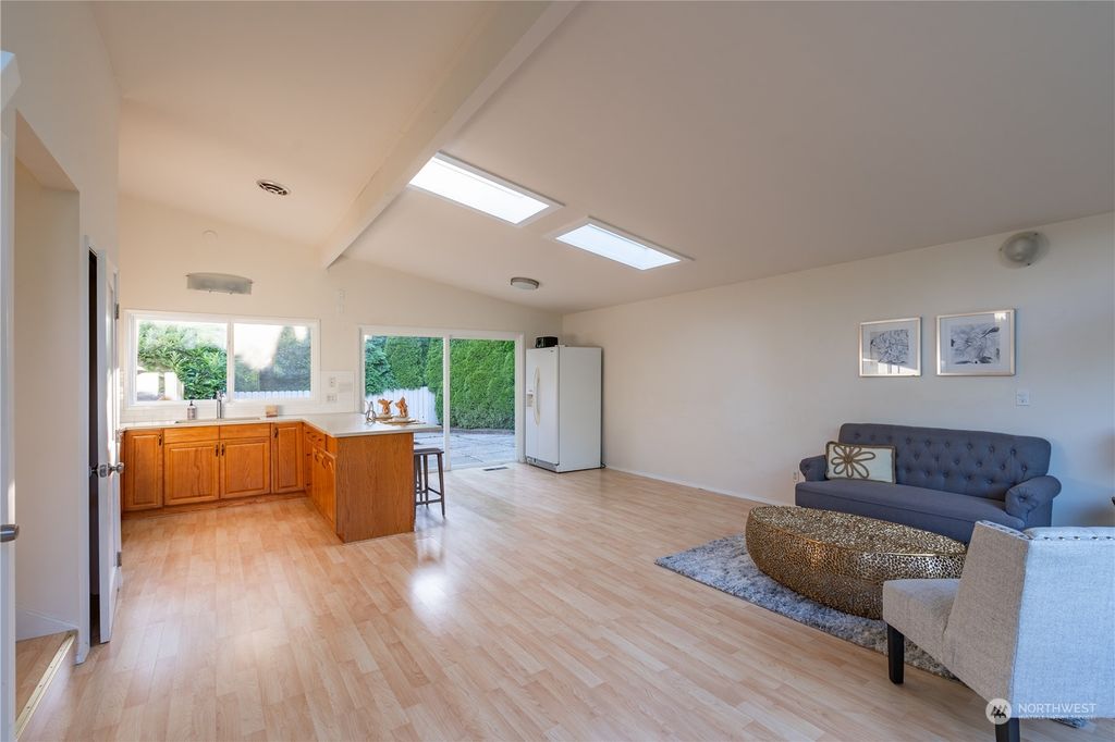 Photo of 647 164th Avenue SE, Bellevue, WA 98008 (MLS # 2276634)