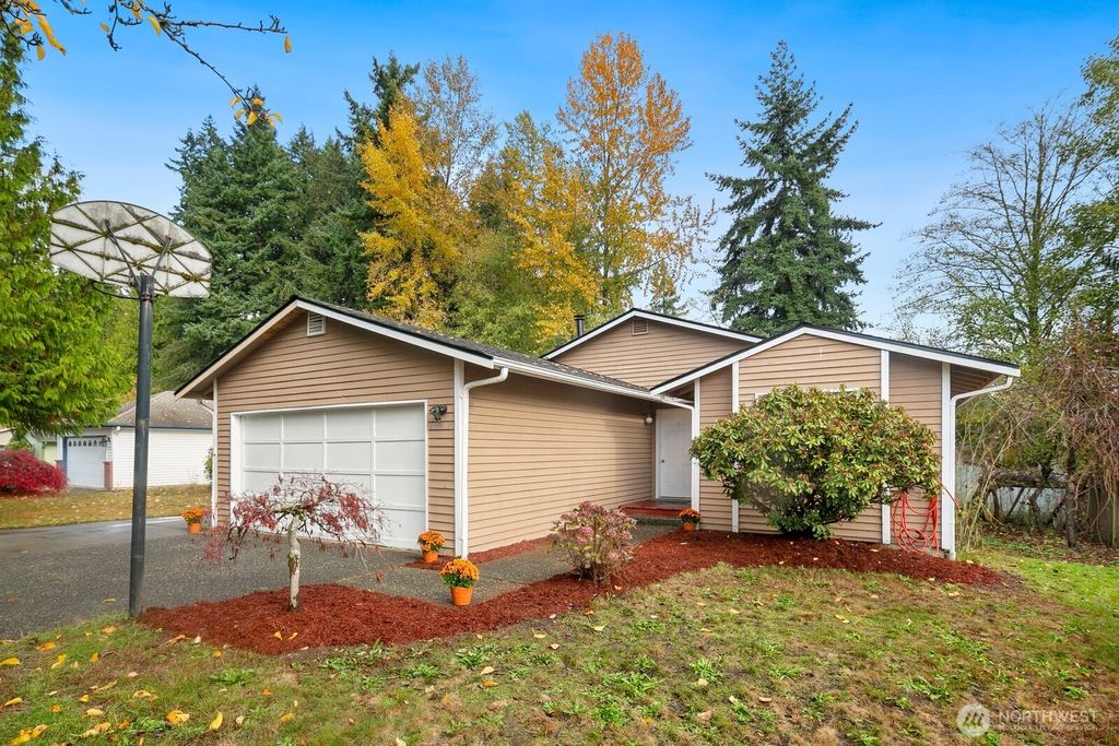 Photo of 10919 10th Drive SE, Everett, WA 98208 (MLS # 2448512)