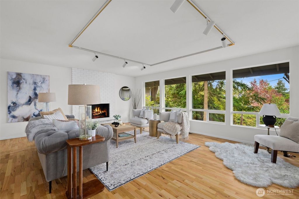Photo of 10213 NE 22nd Place, Bellevue, WA 98004 (MLS # 2440901)