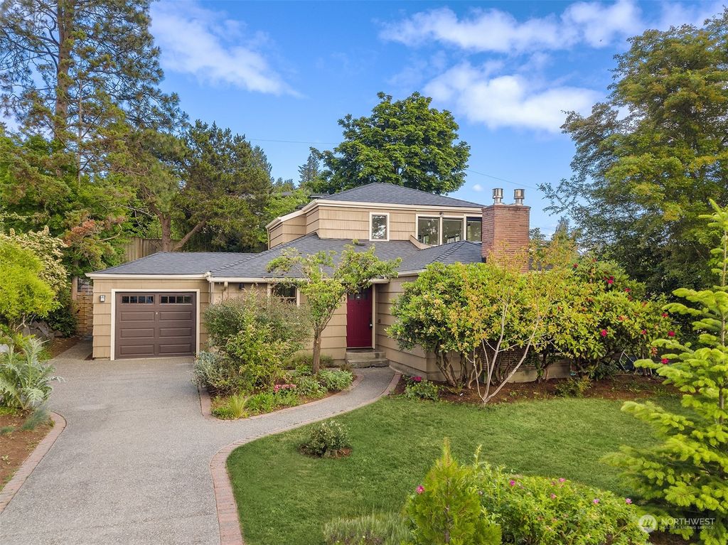 Photo of 5612 59th Avenue NE, Seattle, WA 98105 (MLS # 2074729)