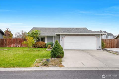 Photo of 230 NE K Street, Ephrata, WA 98823 (MLS # 2502068)