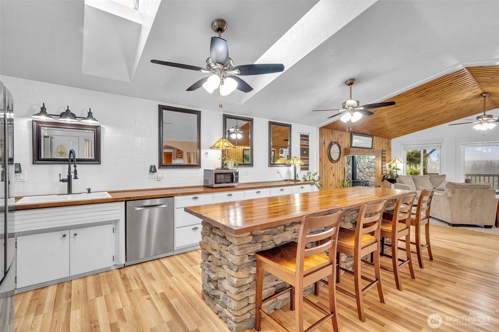 Photo of 211 E Jonathan Road, Bothell, WA 98012 (MLS # 2430790)