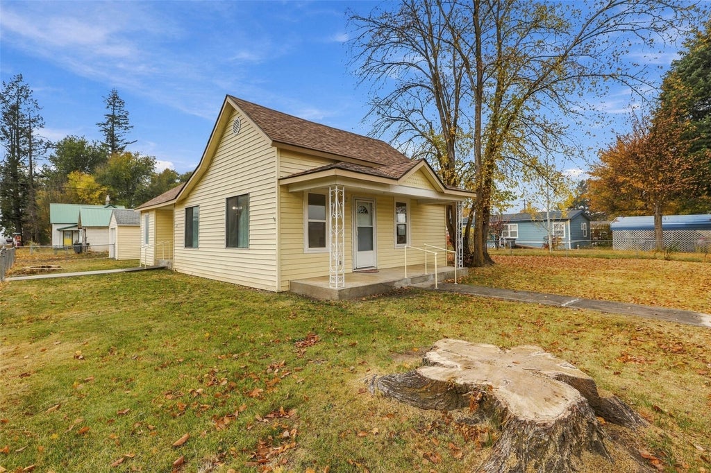 Photo of 1002 12th Street, Davenport, WA 99122 (MLS # 2599370)