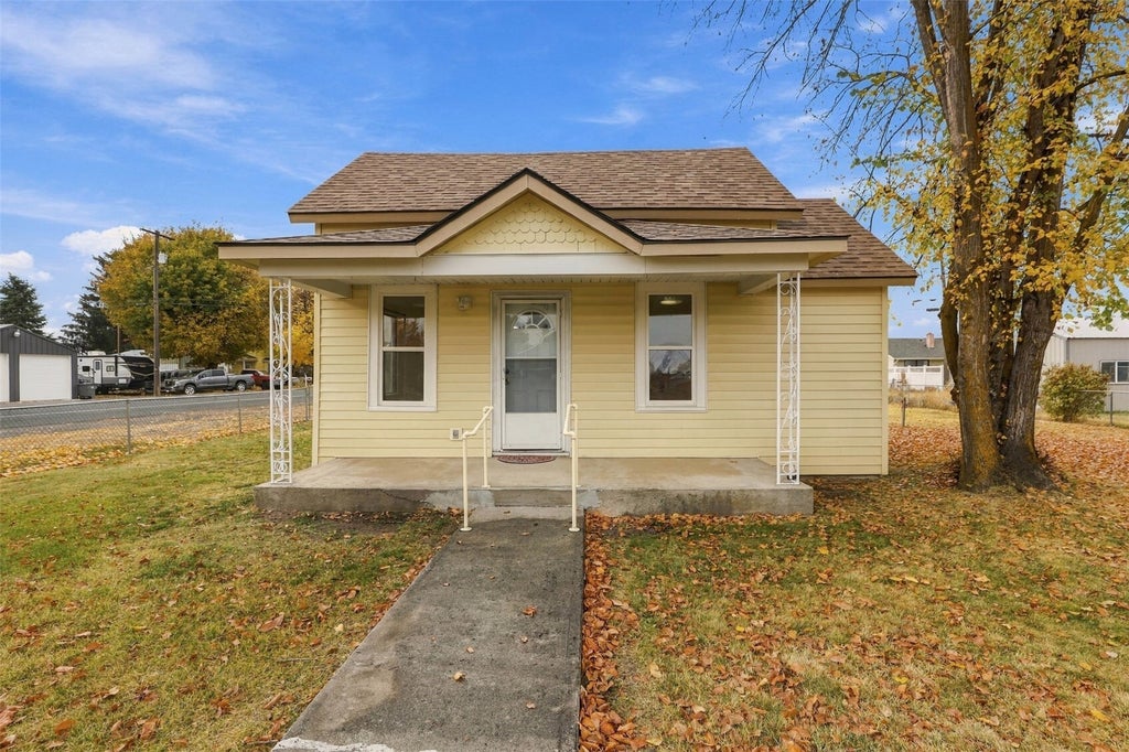 Photo of 1002 12th Street, Davenport, WA 99122 (MLS # 2599370)