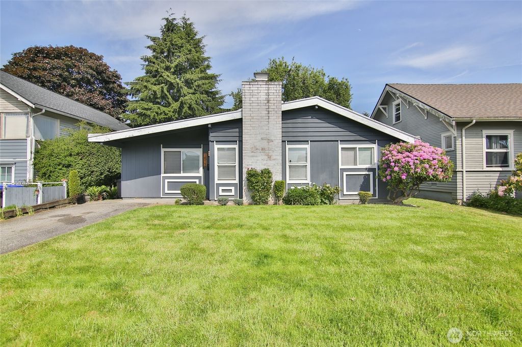 Photo of 1513 Virginia Avenue, Everett, WA 98201 (MLS # 2528948)
