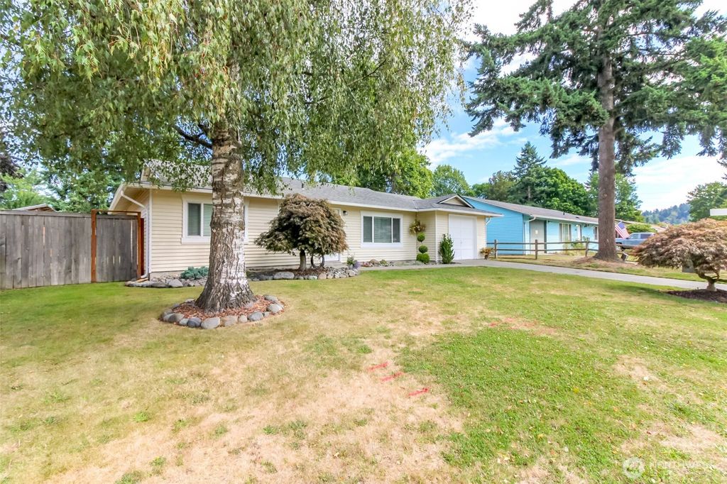 Photo of 722 2nd Avenue NE, Pacific, WA 98047 (MLS # 2422515)