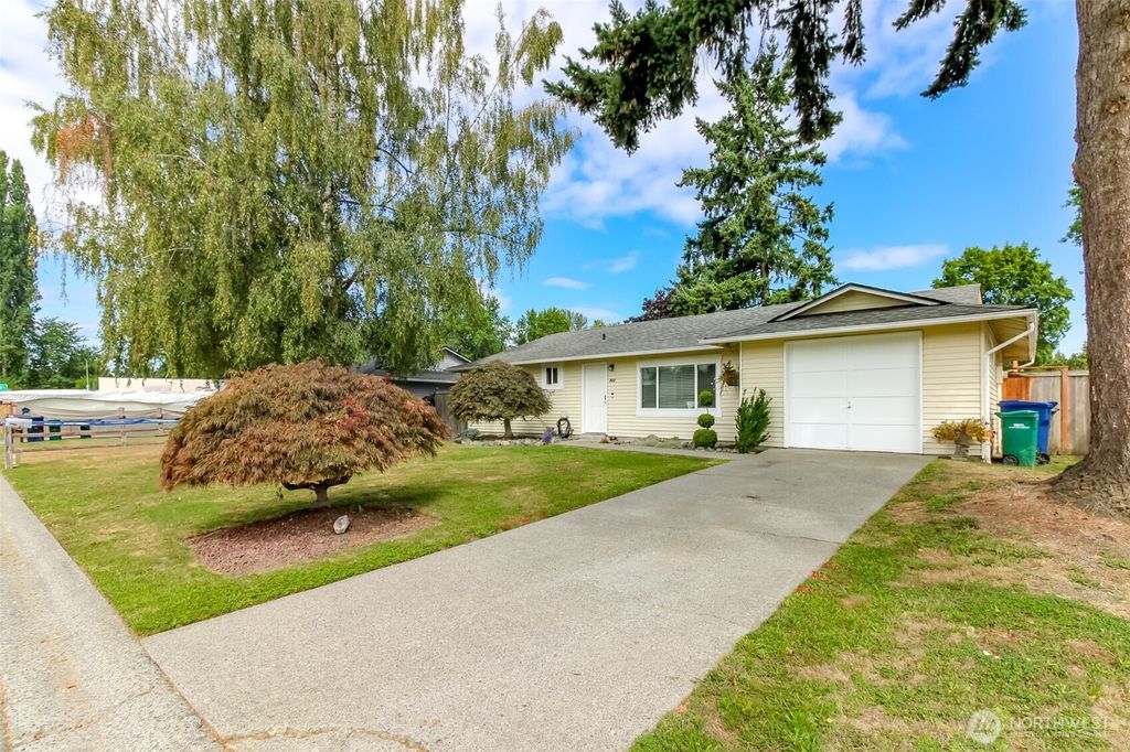 Photo of 722 2nd Avenue NE, Pacific, WA 98047 (MLS # 2422515)