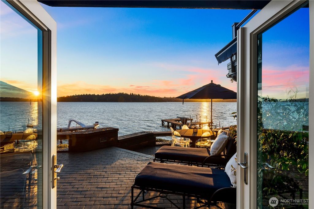 Photo of 18 Holly Lane, Mercer Island, WA 98040 (MLS # 2522070)