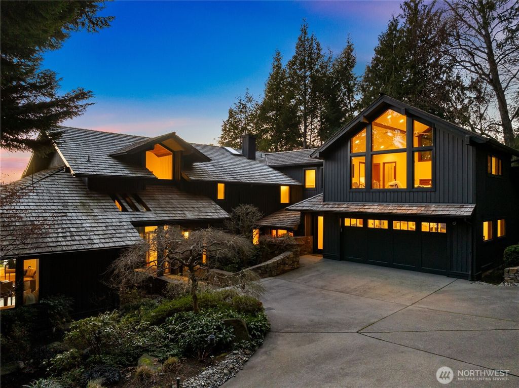 Photo of 18 Holly Lane, Mercer Island, WA 98040 (MLS # 2522070)