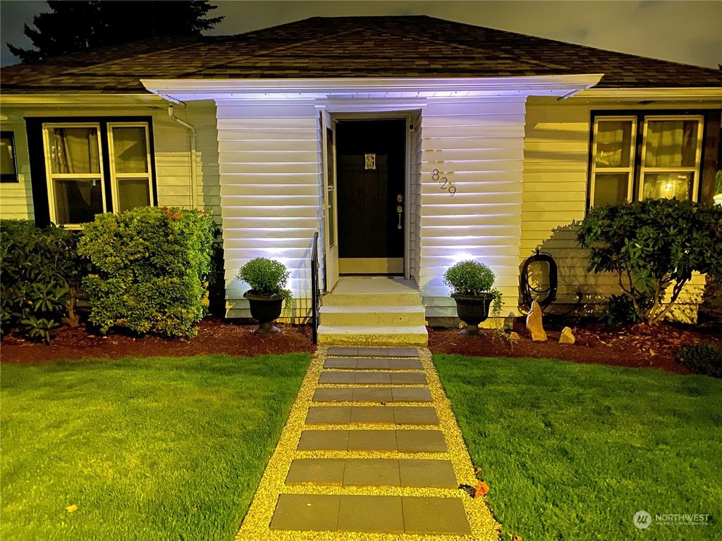 Photo of 829 Pecks Drive, Everett, WA 98203 (MLS # 2024645)