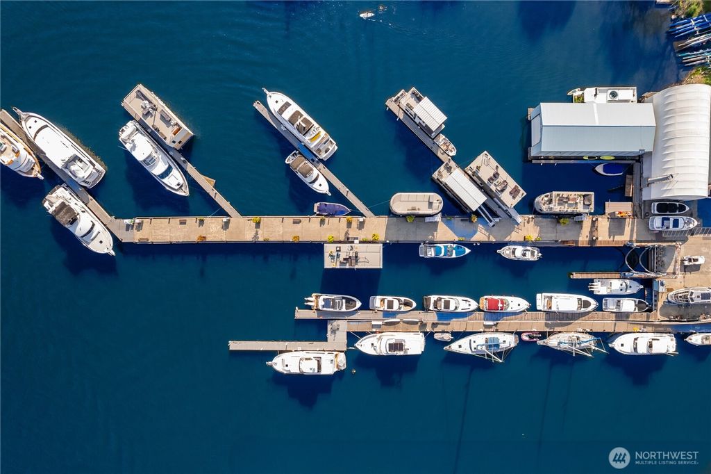 Photo of 2309 N Northlake Way #3A, Seattle, WA 98103 (MLS # 2486753)