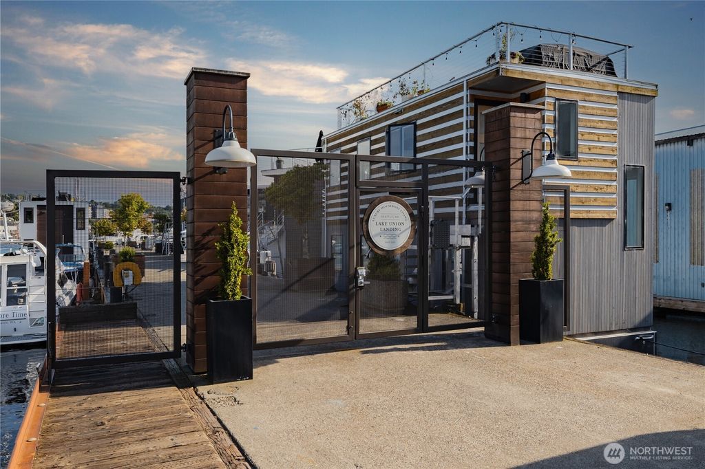 Photo of 2309 N Northlake Way #3A, Seattle, WA 98103 (MLS # 2486753)