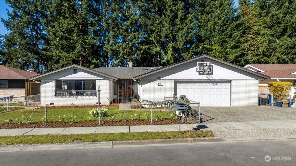 Photo of 1625 Kennewick Avenue NE, Renton, WA 98056 (MLS # 2210770)