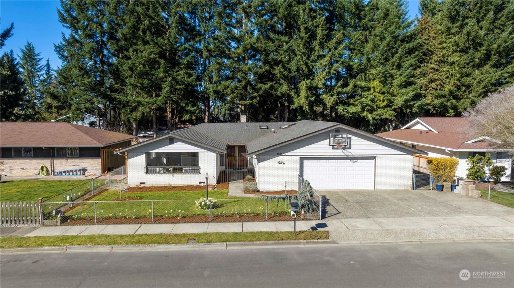Photo of 1625 Kennewick Avenue NE, Renton, WA 98056 (MLS # 2210770)