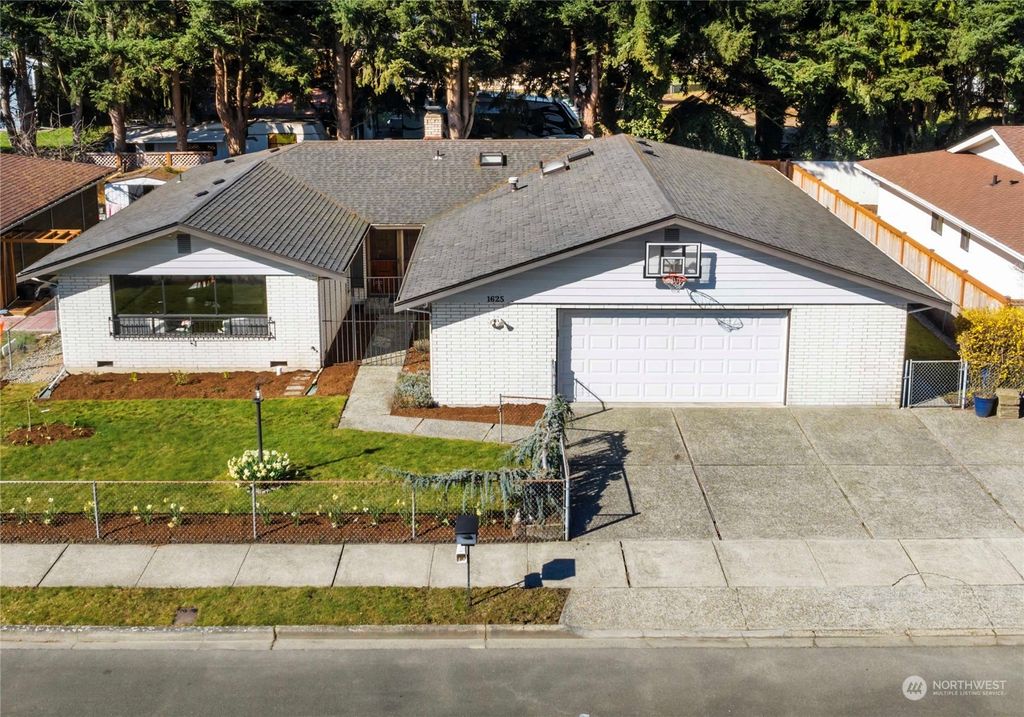 Photo of 1625 Kennewick Avenue NE, Renton, WA 98056 (MLS # 2210770)
