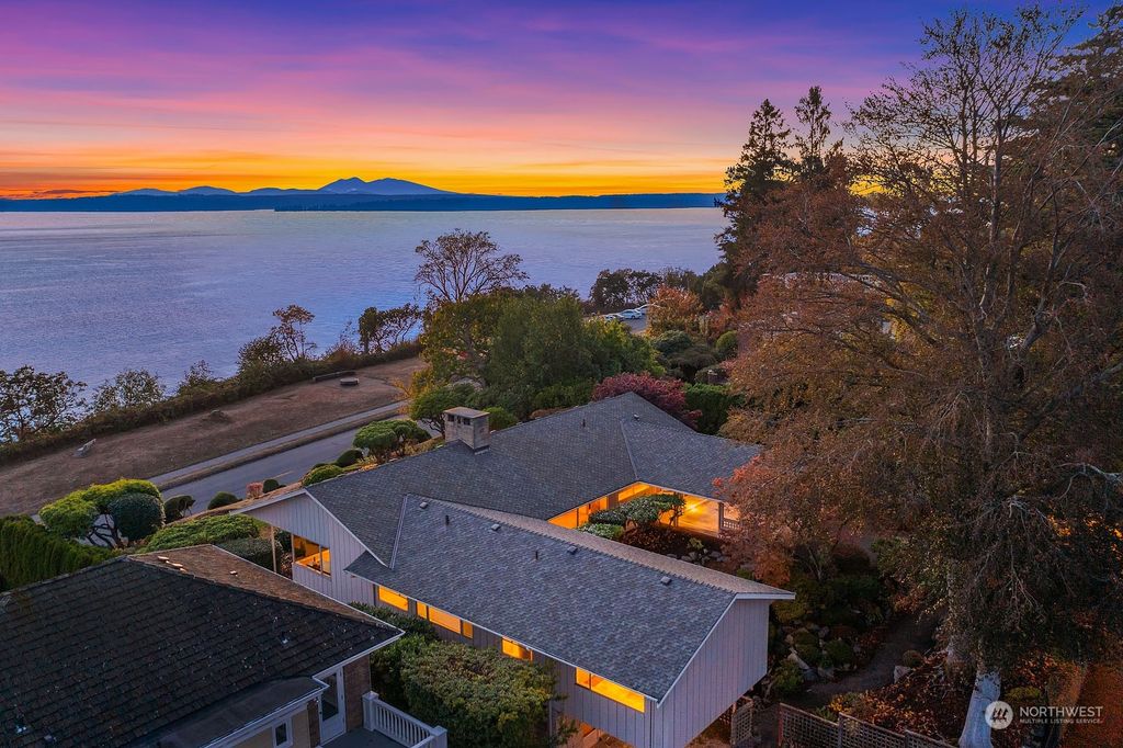 Photo of 1928 Magnolia Boulevard W, Seattle, WA 98199 (MLS # 2033215)