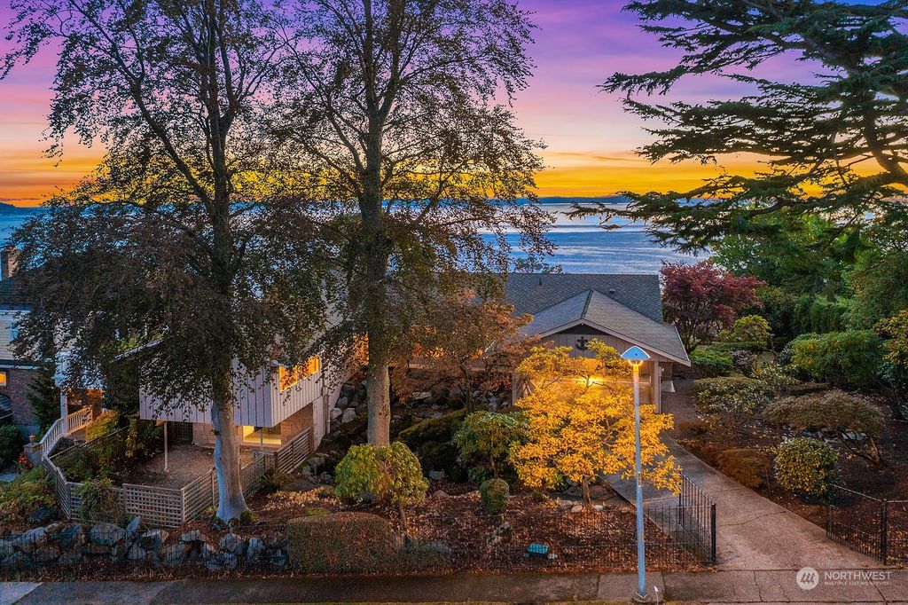Photo of 1928 Magnolia Boulevard W, Seattle, WA 98199 (MLS # 2033215)