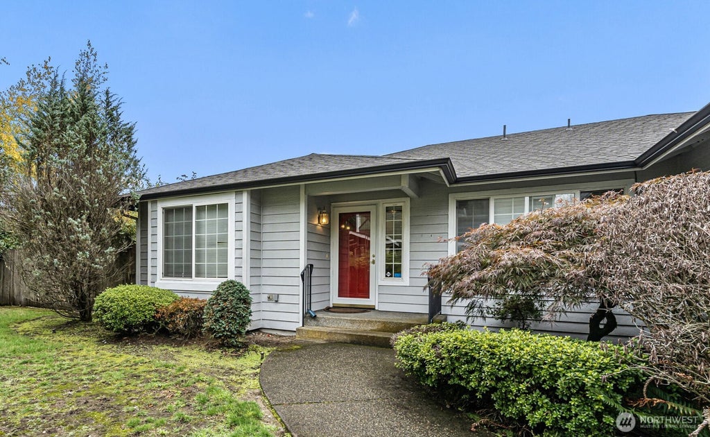 Photo of 517 Galloway Street, Steilacoom, WA 98388 (MLS # 2587974)