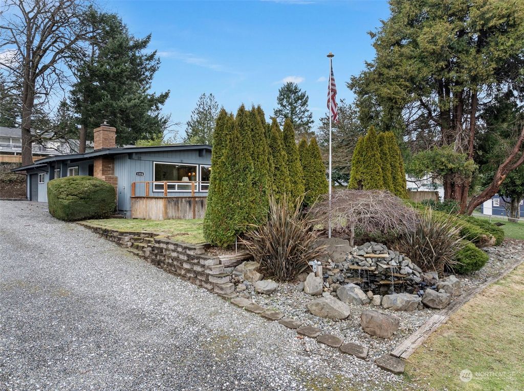 Photo of 1224 S 229th Street, Des Moines, WA 98198 (MLS # 2192872)