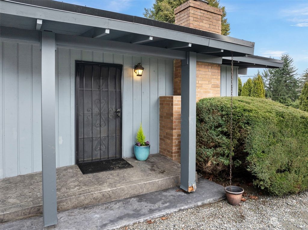 Photo of 1224 S 229th Street, Des Moines, WA 98198 (MLS # 2192872)