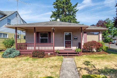 Photo of 1447 9th Avenue, Longview, WA 98632 (MLS # 2546408)