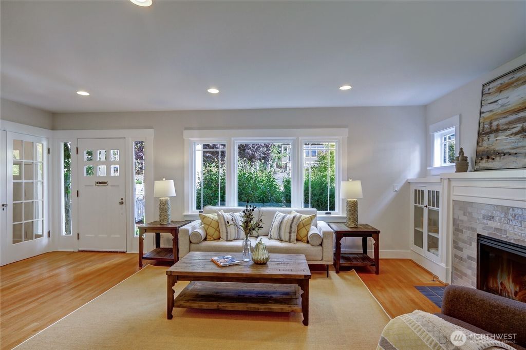 Photo of 1611 10th Avenue W #1, Seattle, WA 98119 (MLS # 2469187)