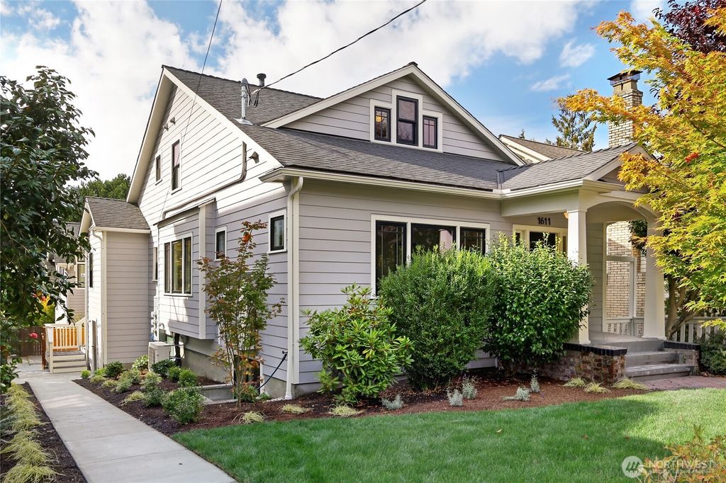 Photo of 1611 10th Avenue W #1, Seattle, WA 98119 (MLS # 2469187)