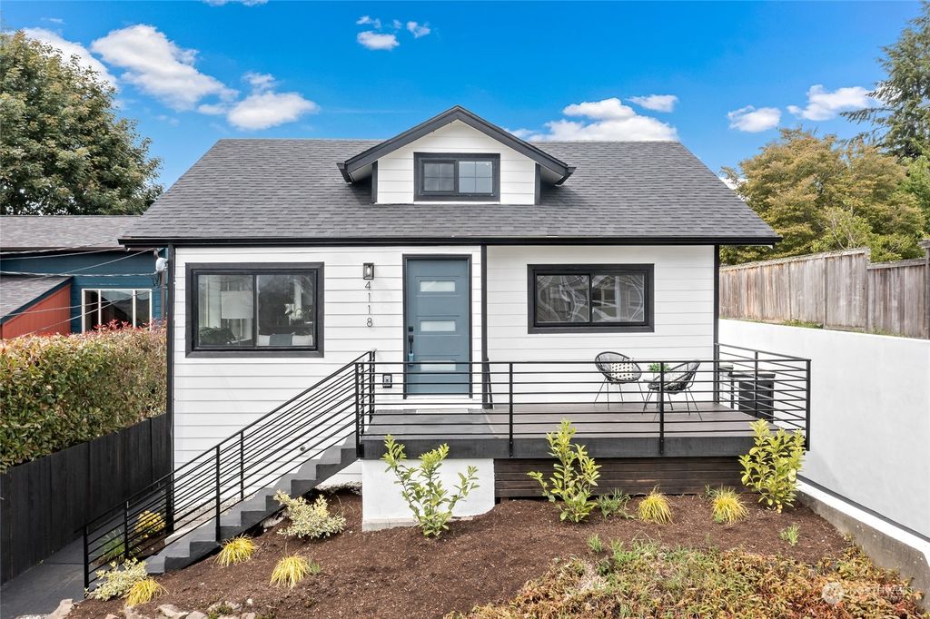 Photo of 4118 SW Southern Street, Seattle, WA 98136 (MLS # 2265755)