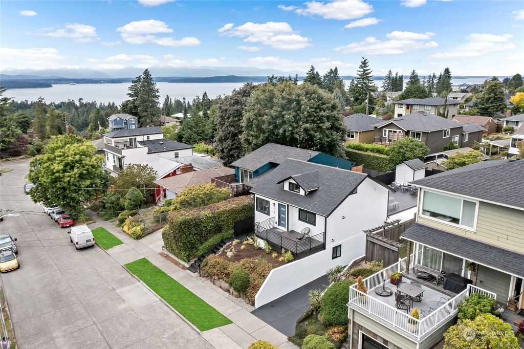 Photo of 4118 SW Southern Street, Seattle, WA 98136 (MLS # 2265755)