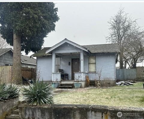 Photo of 222 12th Street SE, Auburn, WA 98002 (MLS # 2459053)