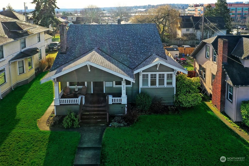 Photo of 2410 Everett Avenue, Everett, WA 98201 (MLS # 2176110)