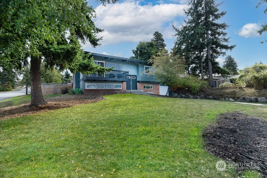 Photo of 23402 25th Avenue S, Des Moines, WA 98198 (MLS # 2167425)